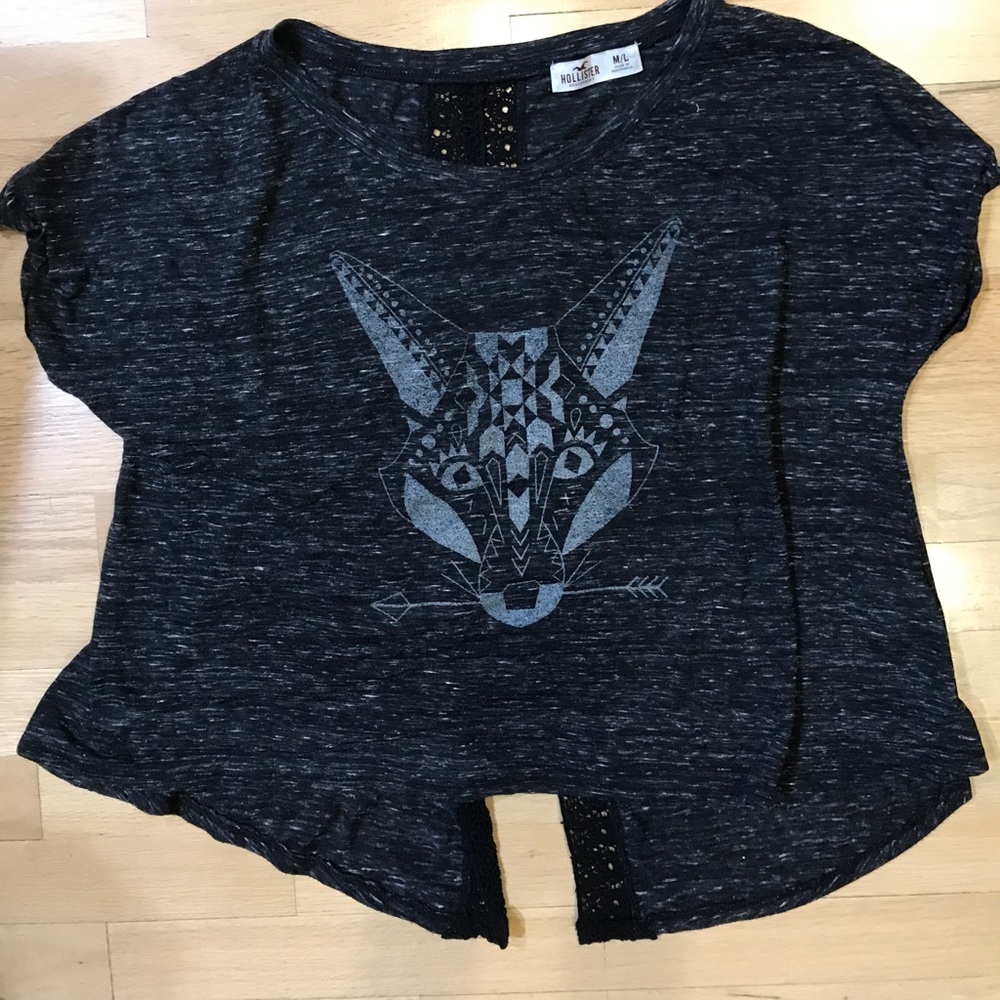 - Hollister top